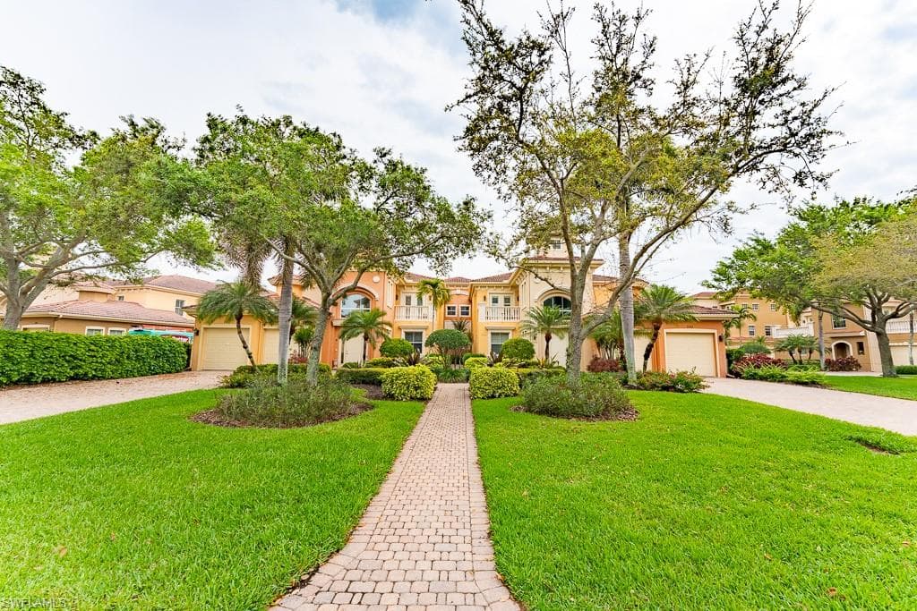 545 Avellino Isles Cir 102, Naples, FL 34119-24