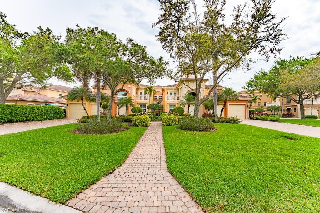 545 Avellino Isles Cir 102, Naples, FL 34119-25