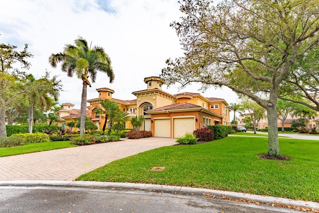 545 Avellino Isles Cir 102, Naples, FL 34119-27