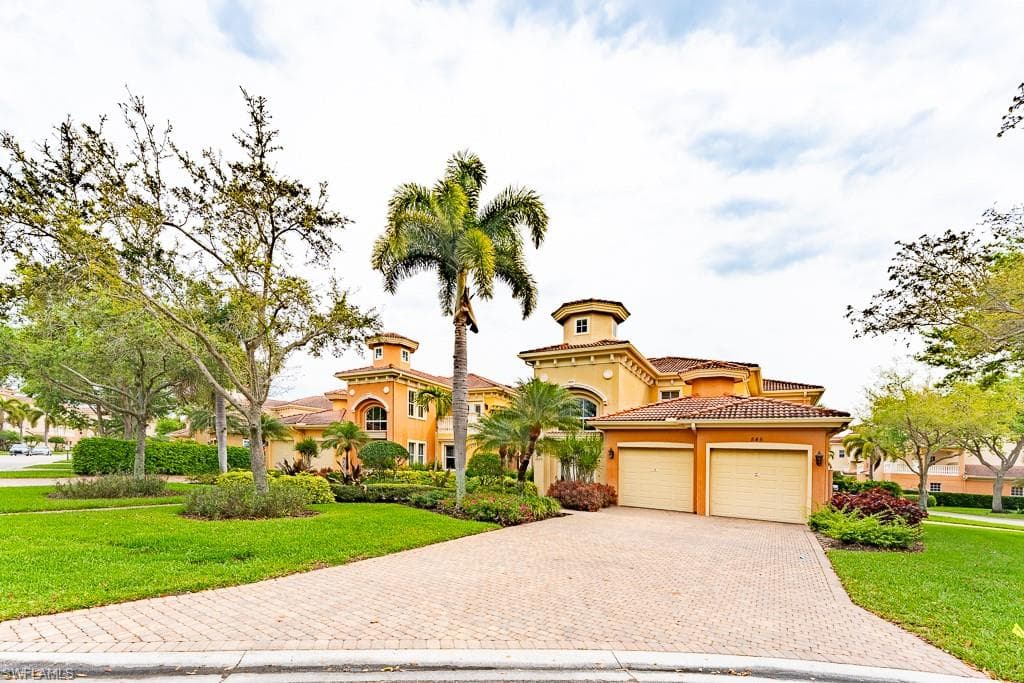 545 Avellino Isles Cir 102, Naples, FL 34119-2