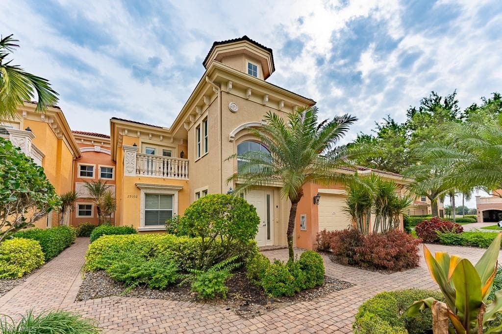 545 Avellino Isles Cir 102, Naples, FL 34119-3