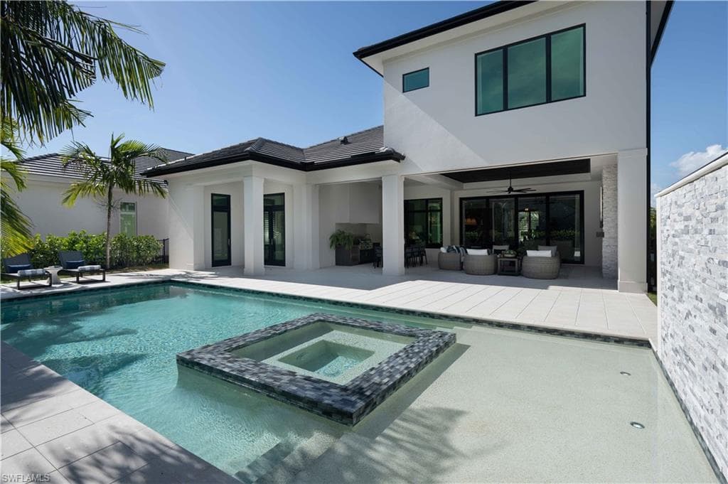 6634 Palisades Ave, Naples, FL 34109-24