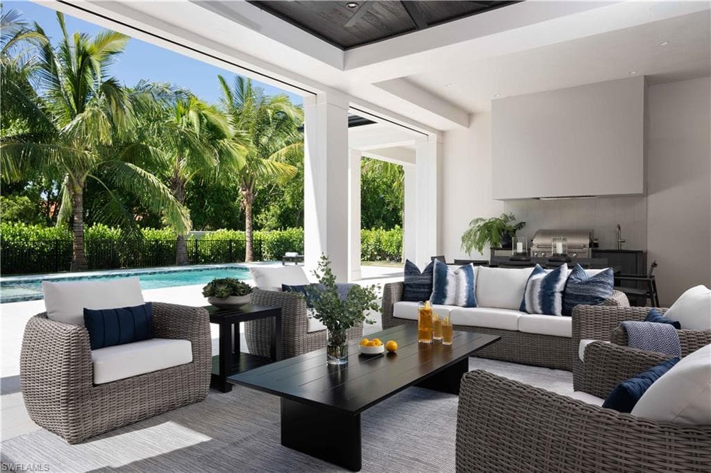 6634 Palisades Ave, Naples, FL 34109-26
