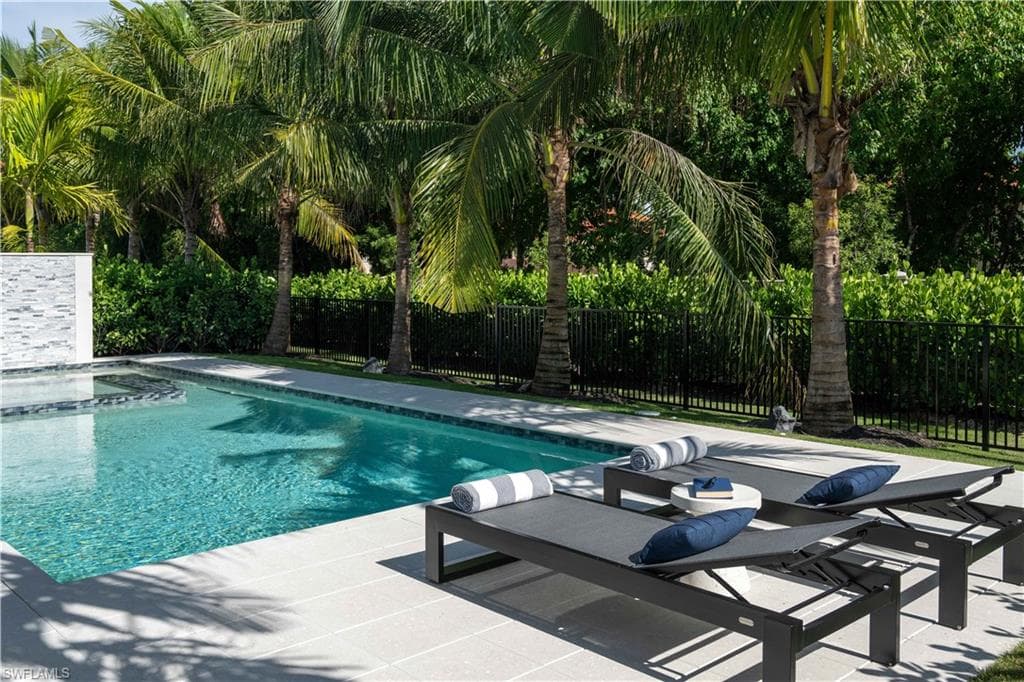 6634 Palisades Ave, Naples, FL 34109-27