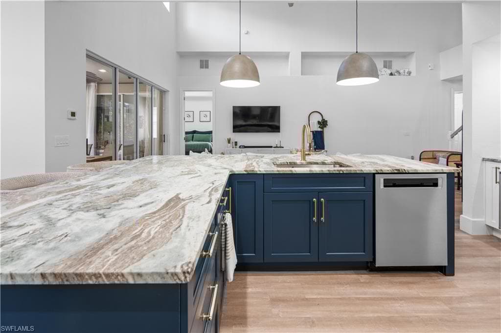 15917 Delasol Ln, Naples, FL 34110-3