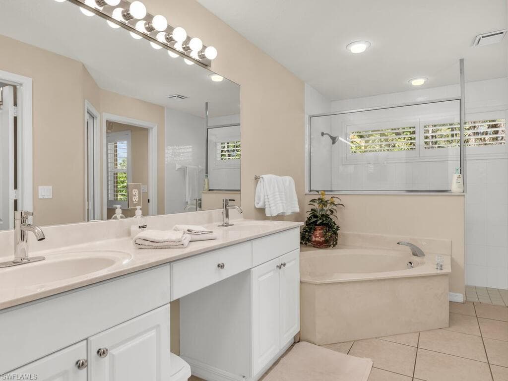 1021 Briarwood Blvd, Naples, FL 34104-15