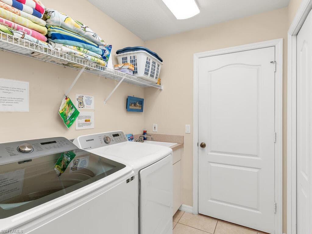 1021 Briarwood Blvd, Naples, FL 34104-26