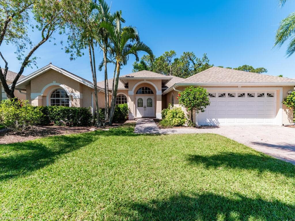 1021 Briarwood Blvd, Naples, FL 34104-37