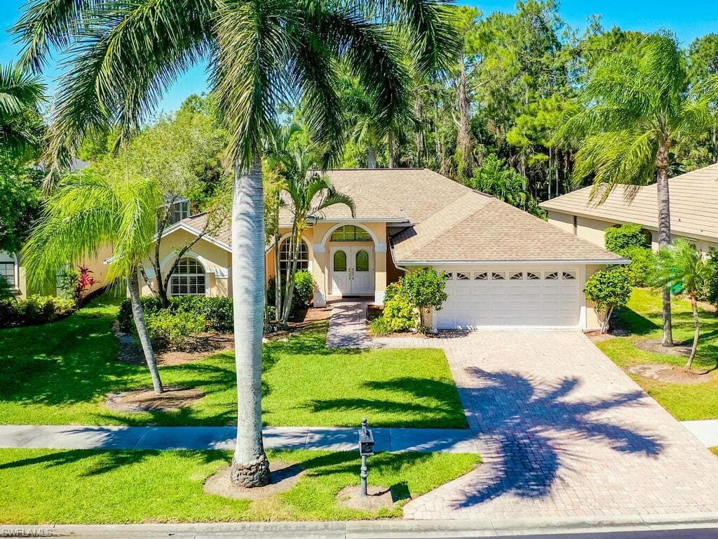 1021 Briarwood Blvd, Naples, FL 34104-3