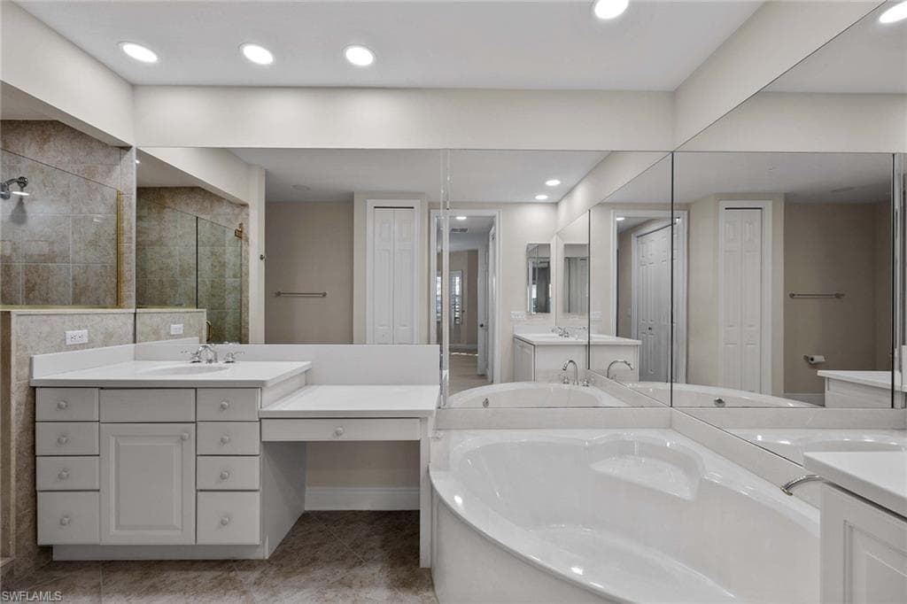 6438 Legacy Cir 301, Naples, FL 34113-26