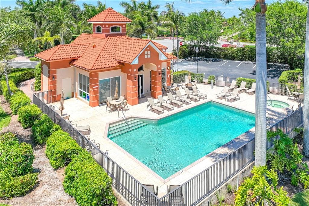 6438 Legacy Cir 301, Naples, FL 34113-39