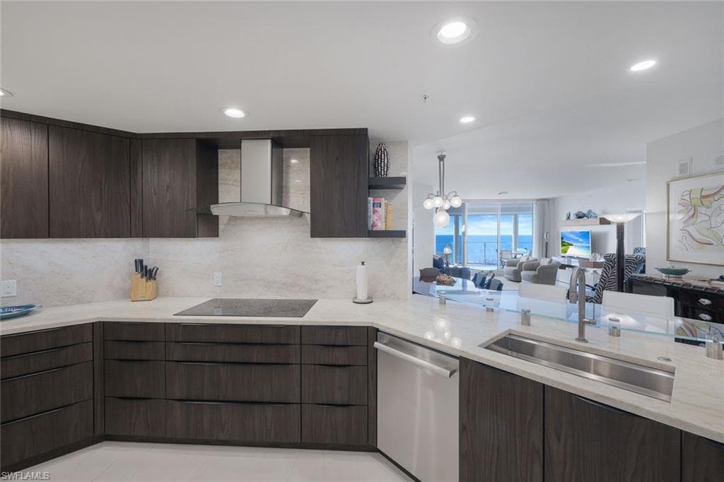 60 Seagate Dr 1702, Naples, FL 34103-10