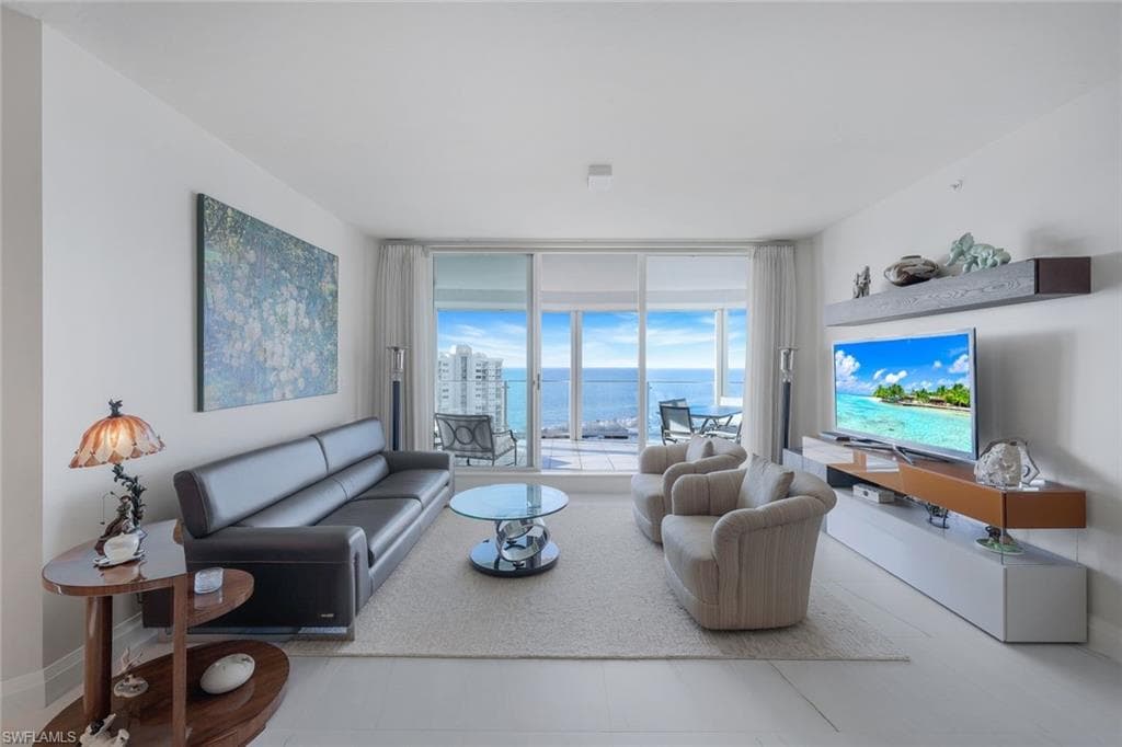 60 Seagate Dr 1702, Naples, FL 34103-14