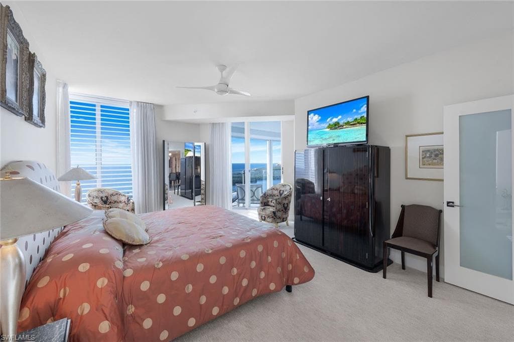 60 Seagate Dr 1702, Naples, FL 34103-18