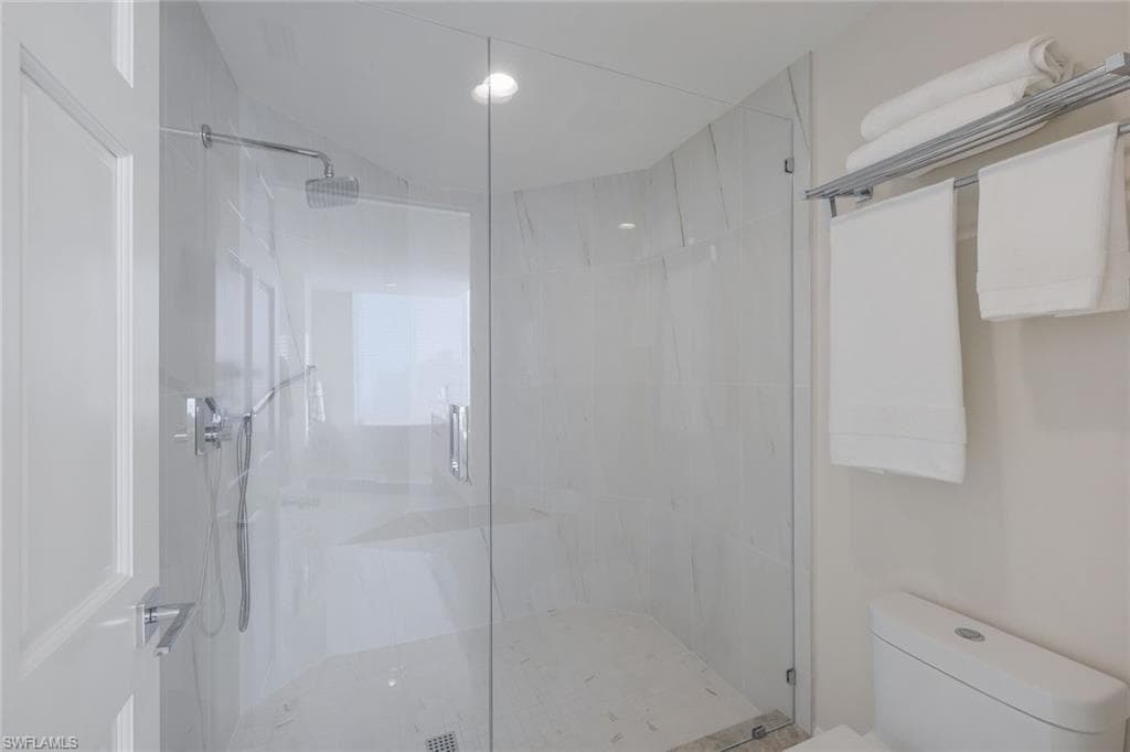 60 Seagate Dr 1702, Naples, FL 34103-22