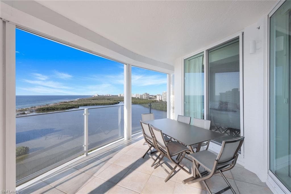 60 Seagate Dr 1702, Naples, FL 34103-2