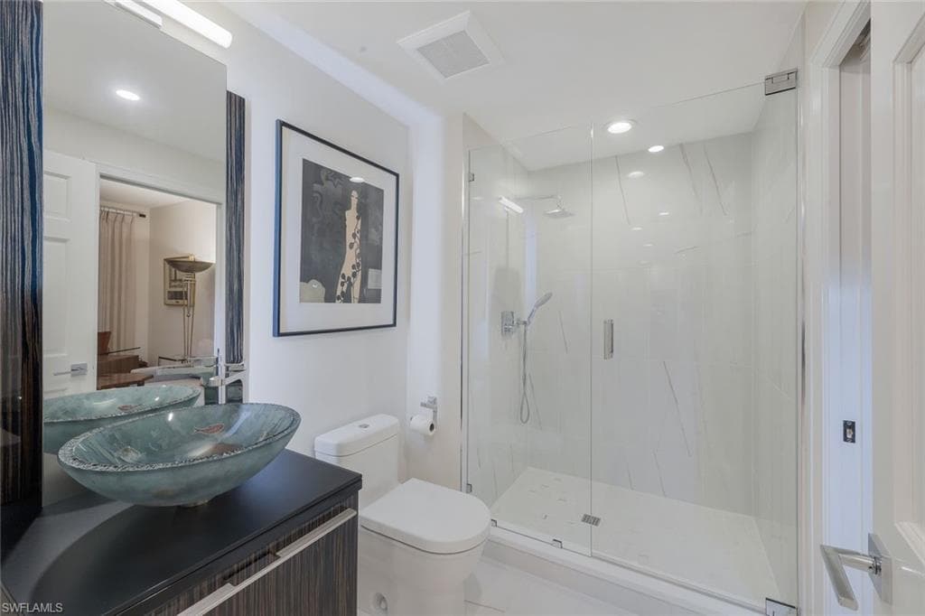 60 Seagate Dr 1702, Naples, FL 34103-30