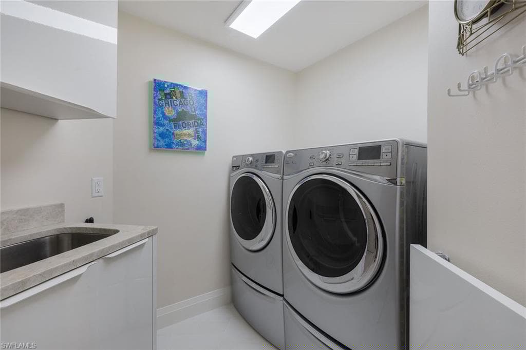 60 Seagate Dr 1702, Naples, FL 34103-31
