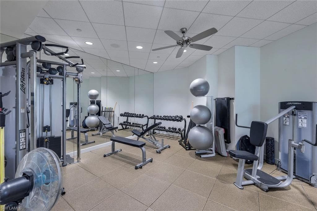 60 Seagate Dr 1702, Naples, FL 34103-32