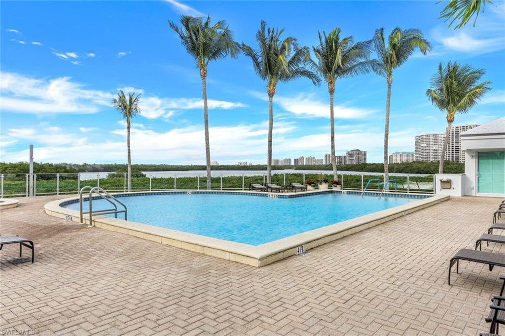 60 Seagate Dr 1702, Naples, FL 34103-34