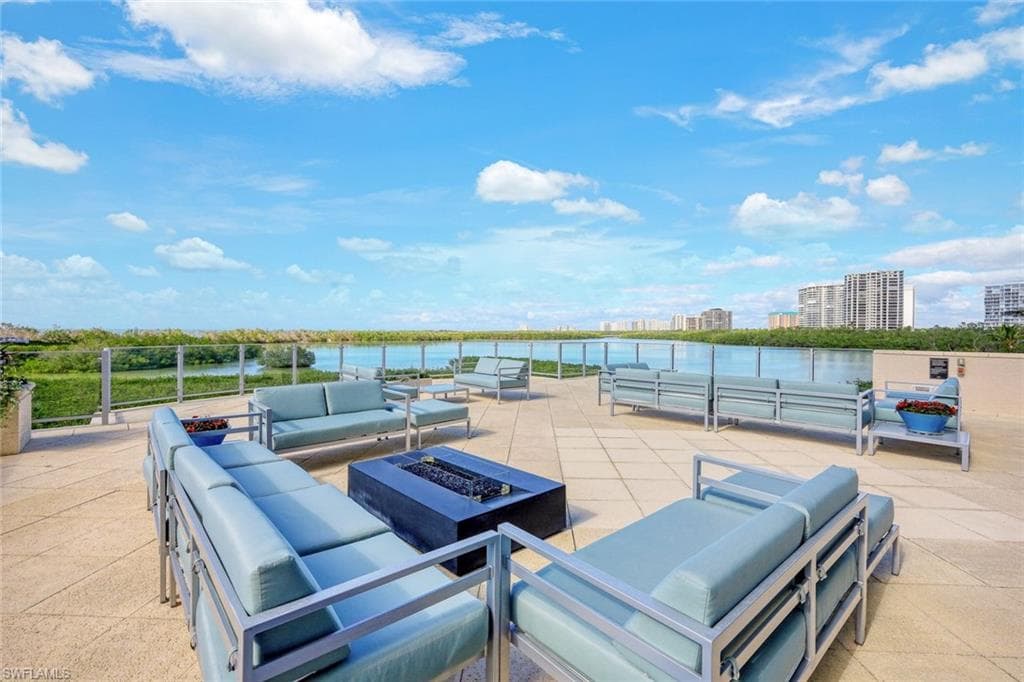 60 Seagate Dr 1702, Naples, FL 34103-35