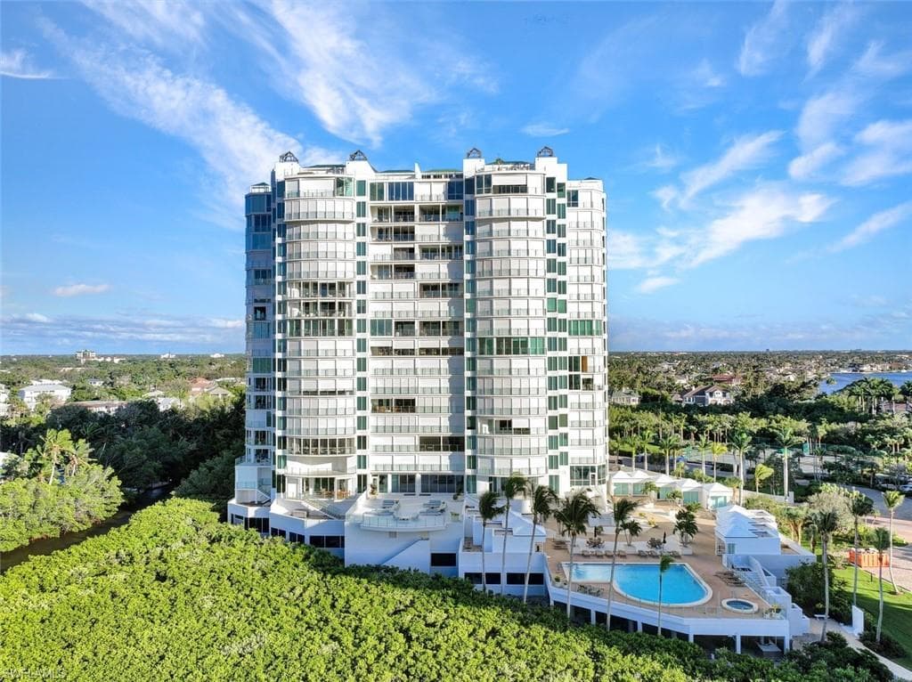 60 Seagate Dr 1702, Naples, FL 34103-43