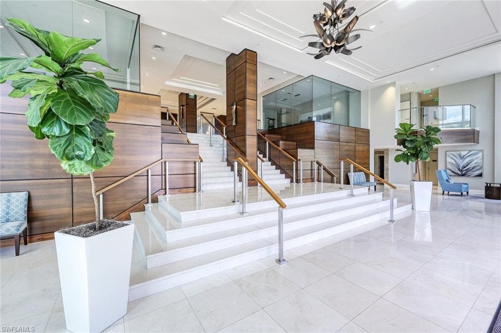 60 Seagate Dr 1702, Naples, FL 34103-44