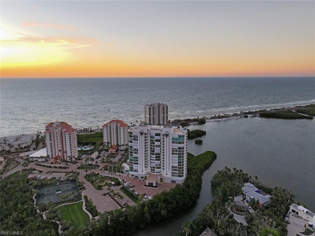 60 Seagate Dr 1702, Naples, FL 34103-45