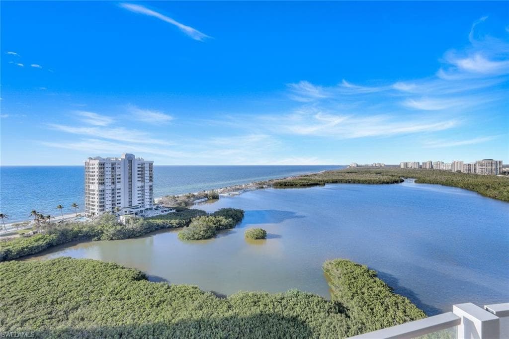 60 Seagate Dr 1702, Naples, FL 34103-4