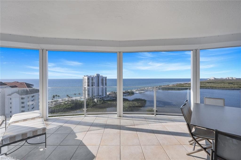 60 Seagate Dr 1702, Naples, FL 34103-5