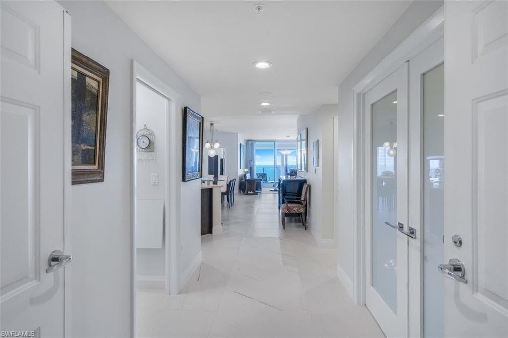 60 Seagate Dr 1702, Naples, FL 34103-8