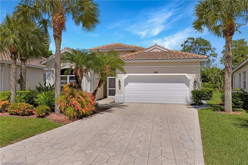 349 Harvard Ln, Naples, FL 34104-1