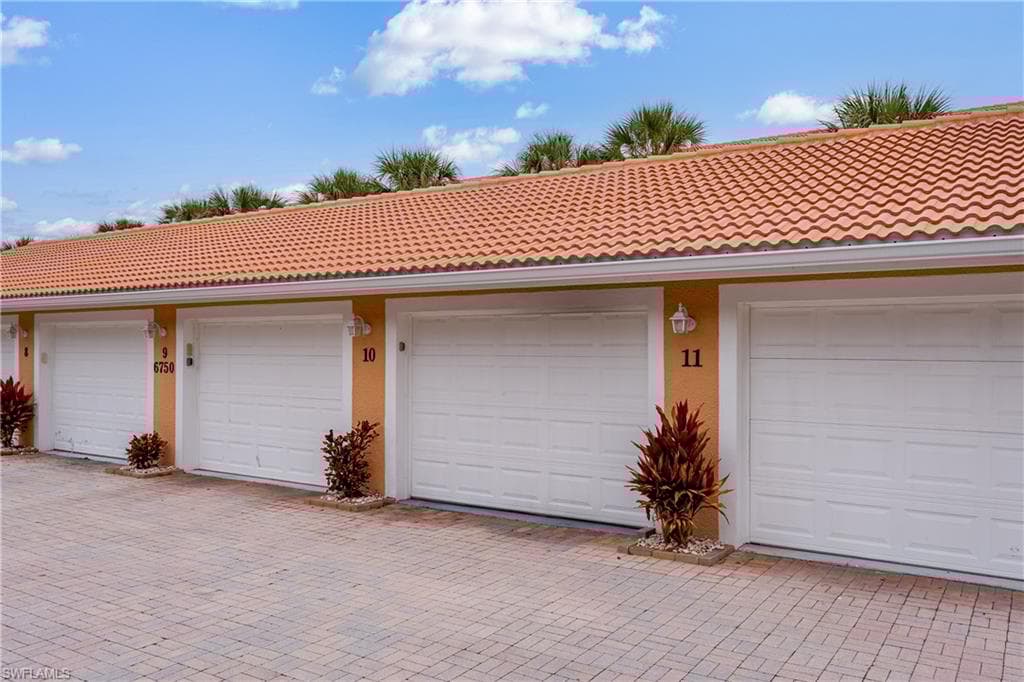 6750 Beach Resort Dr 10, Naples, FL 34114-45