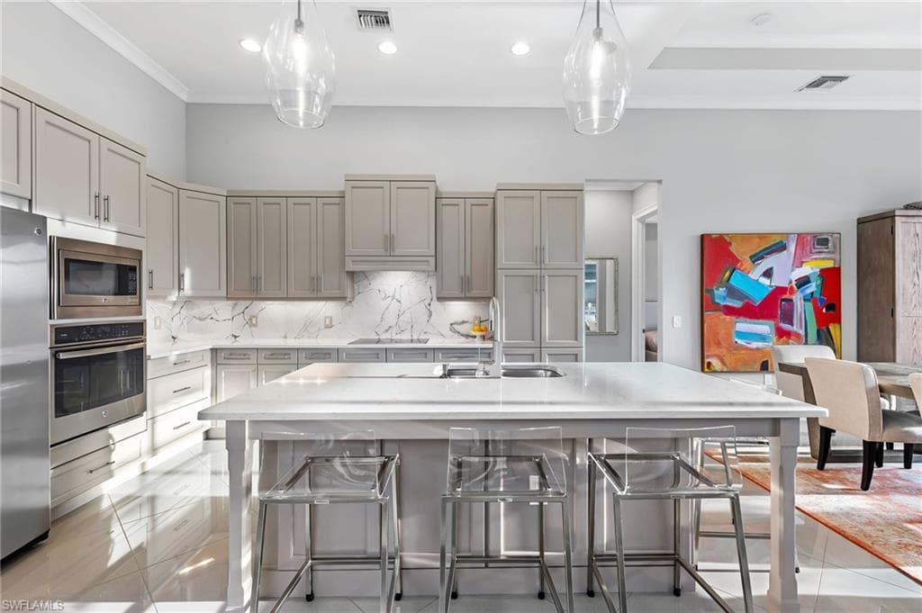 6423 Pembroke Way, Naples, FL 34113-15