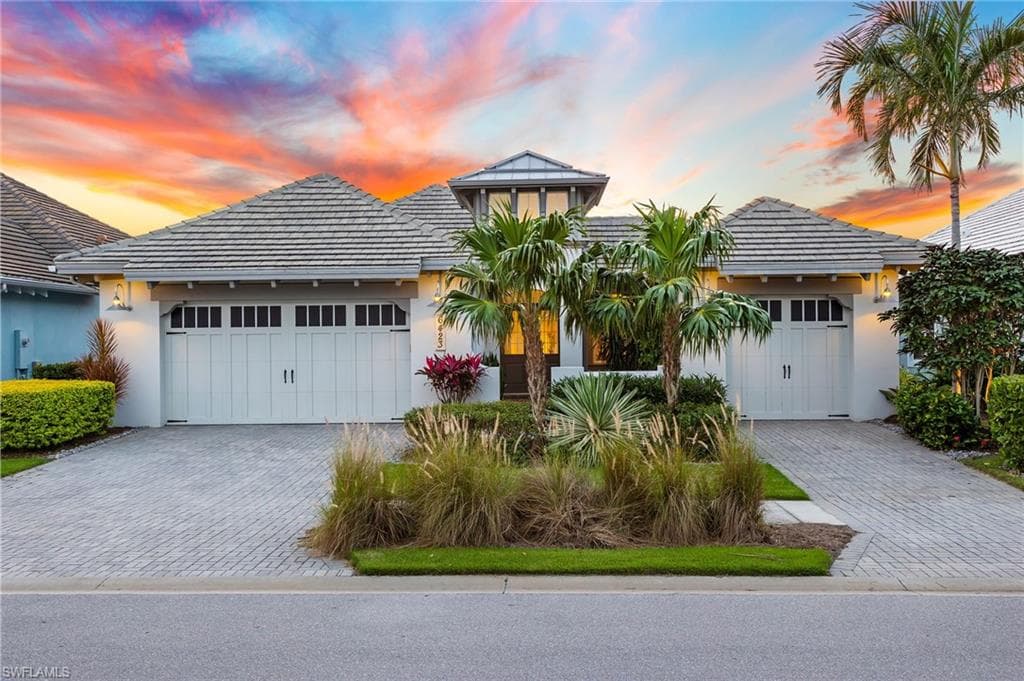 6423 Pembroke Way, Naples, FL 34113-3