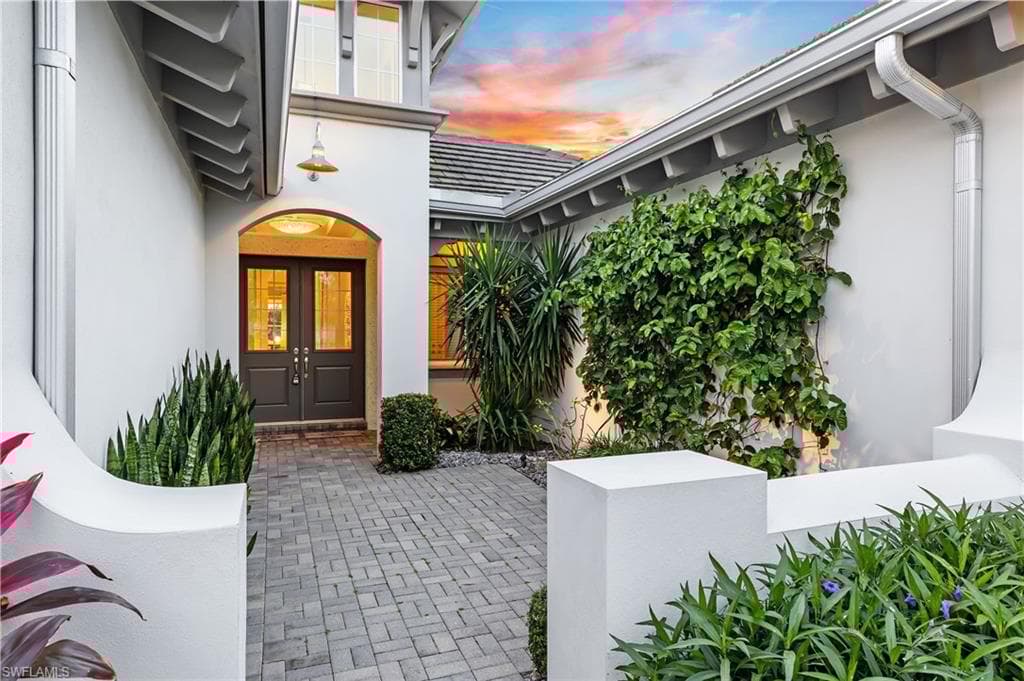 6423 Pembroke Way, Naples, FL 34113-4