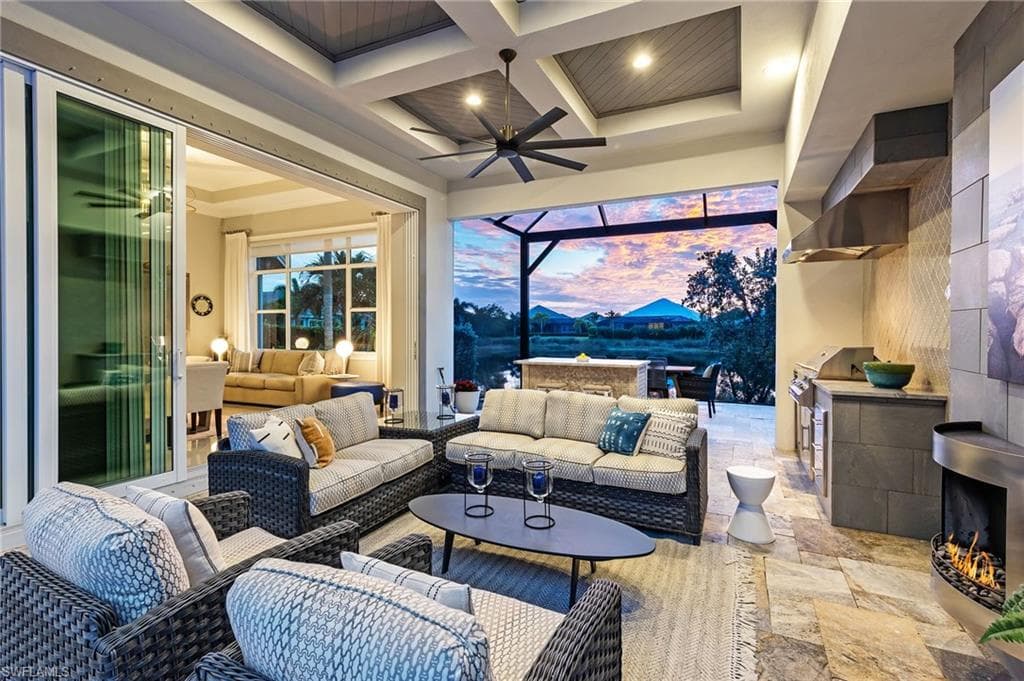 6423 Pembroke Way, Naples, FL 34113-6