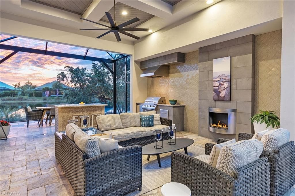 6423 Pembroke Way, Naples, FL 34113-7