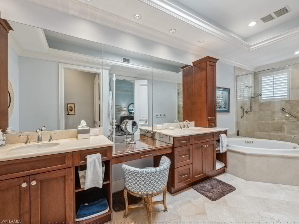 625 5th Ave S Ph-302, Naples, FL 34102-16