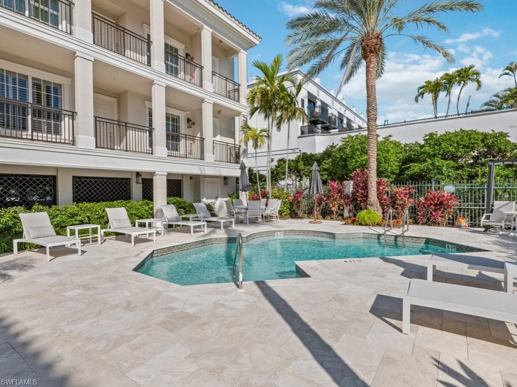 625 5th Ave S Ph-302, Naples, FL 34102-25