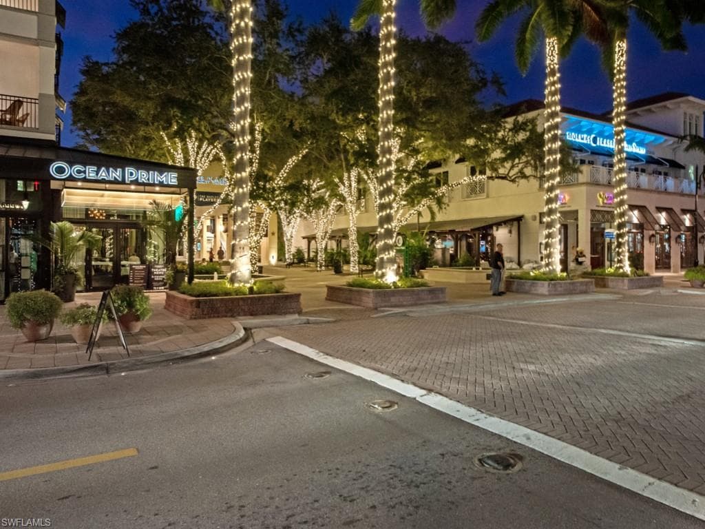 625 5th Ave S Ph-302, Naples, FL 34102-33