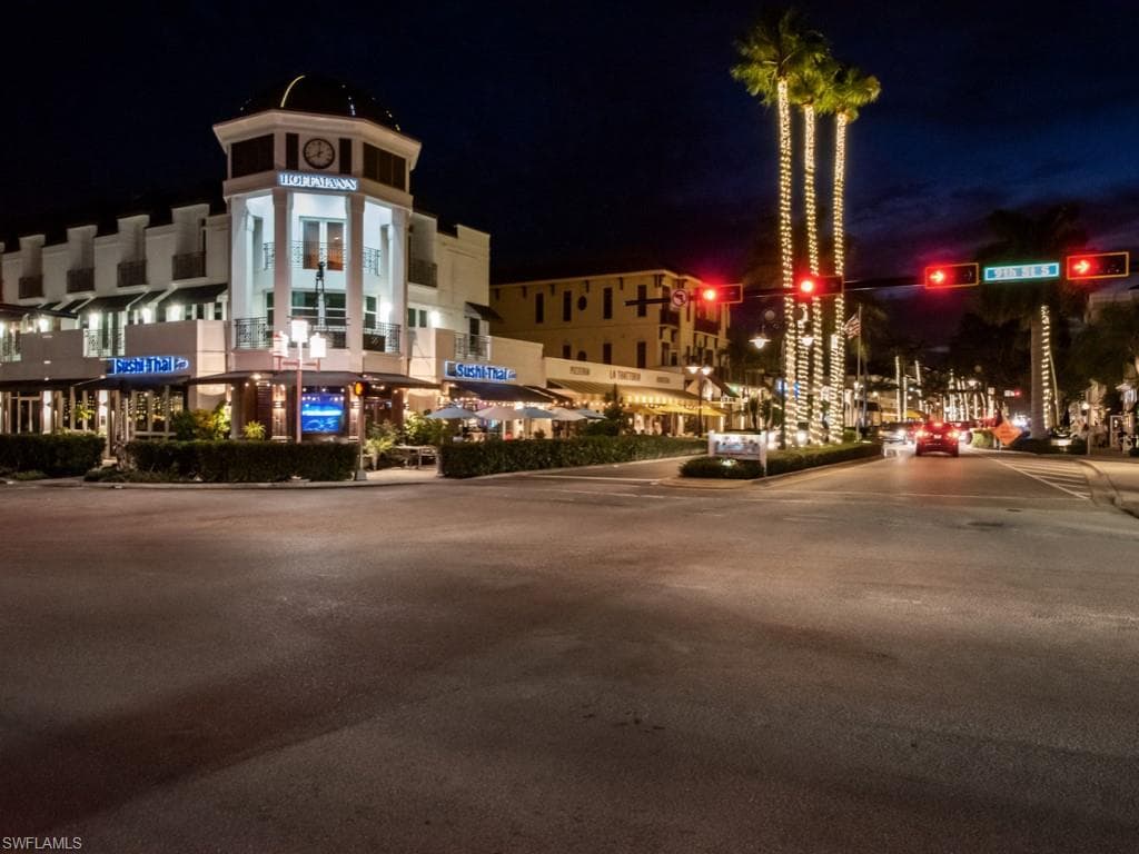 625 5th Ave S Ph-302, Naples, FL 34102-34