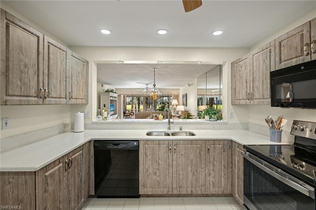 6700 Dennis Cir A103, Naples, FL 34104-7