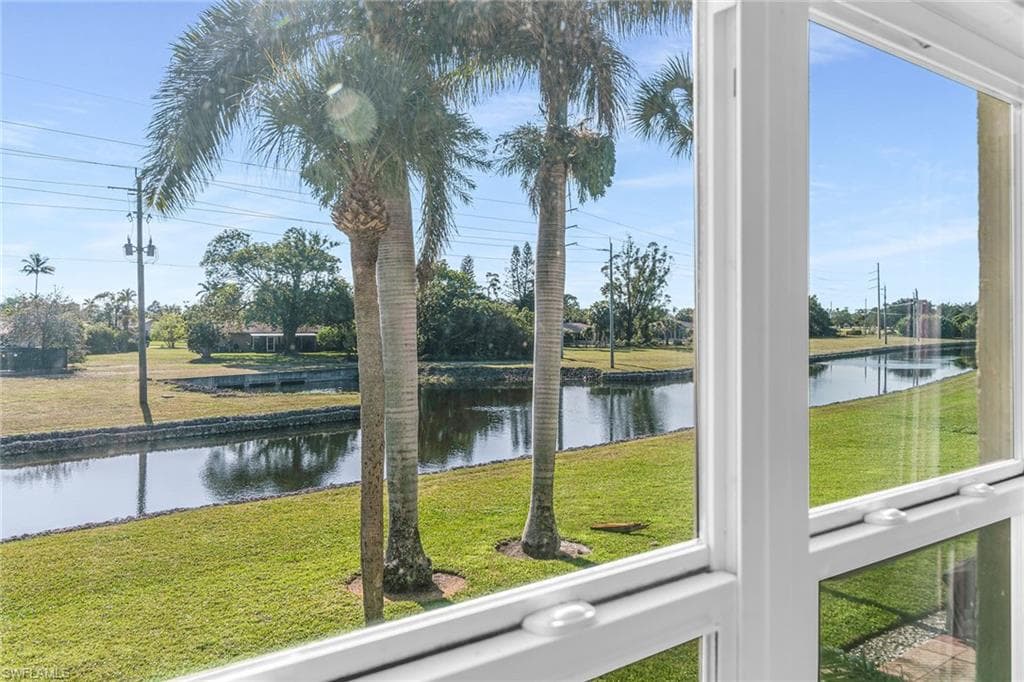 100 Valley Stream Dr 202, Naples, FL 34113-12
