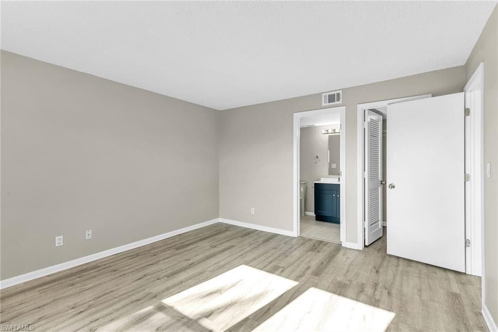 100 Valley Stream Dr 202, Naples, FL 34113-13