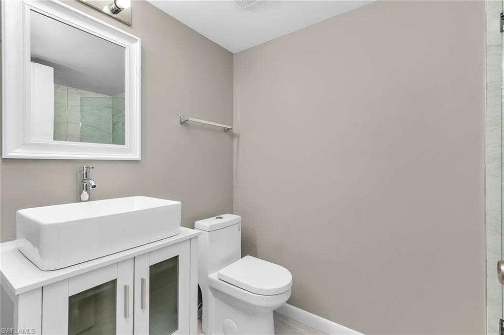 100 Valley Stream Dr 202, Naples, FL 34113-17