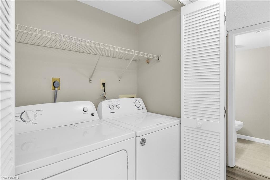100 Valley Stream Dr 202, Naples, FL 34113-19