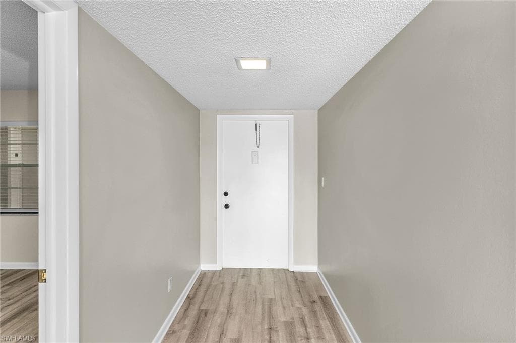 100 Valley Stream Dr 202, Naples, FL 34113-20