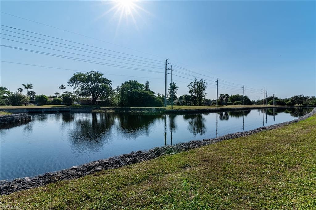 100 Valley Stream Dr 202, Naples, FL 34113-23