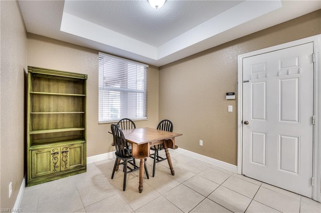 1970 Par Dr, Naples, FL 34120-19